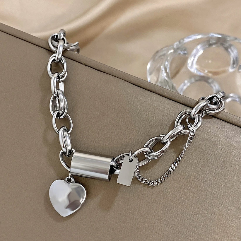 Julieta | Pulsera de cadena dorada con corazón