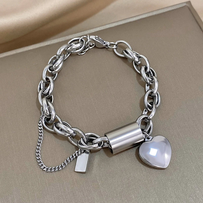 Julieta | Pulsera de cadena dorada con corazón
