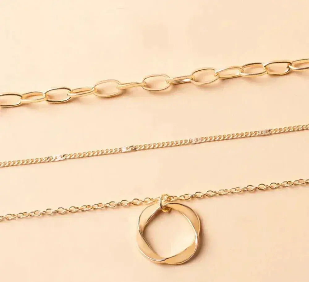 Eloísa | Collar de cadenas doradas superpuestas con colgante