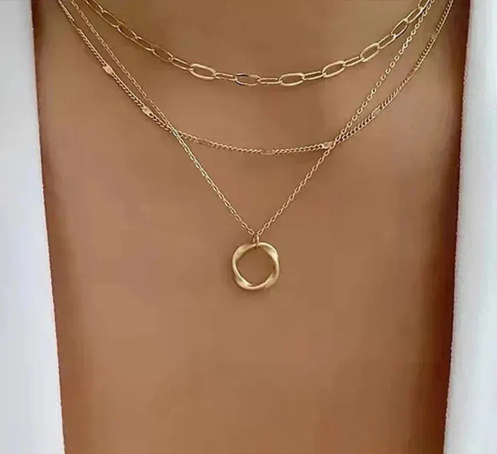Eloísa | Collar de cadenas doradas superpuestas con colgante